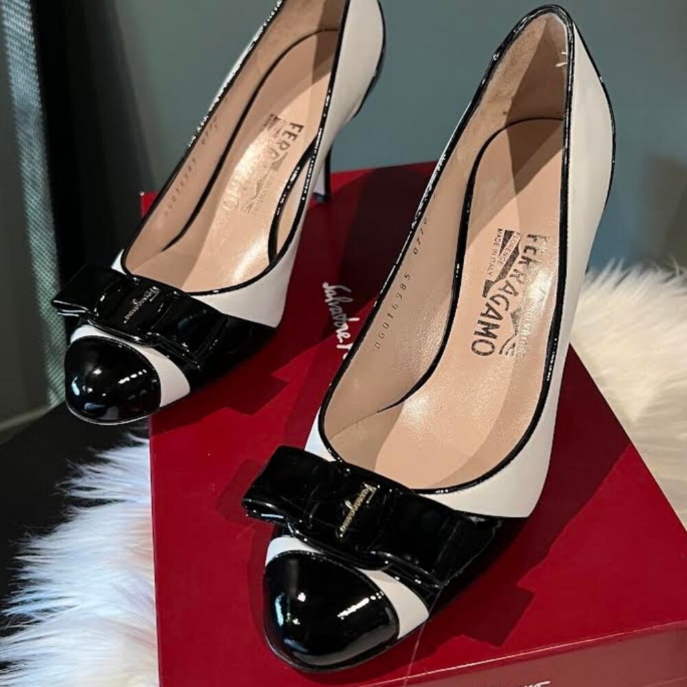 Salvatore Ferragamo Black Patent White real Leather Bow Pumps heel 7 C 37.5